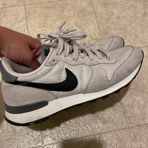 Nike Internationalist Sneakers (Size W6)
